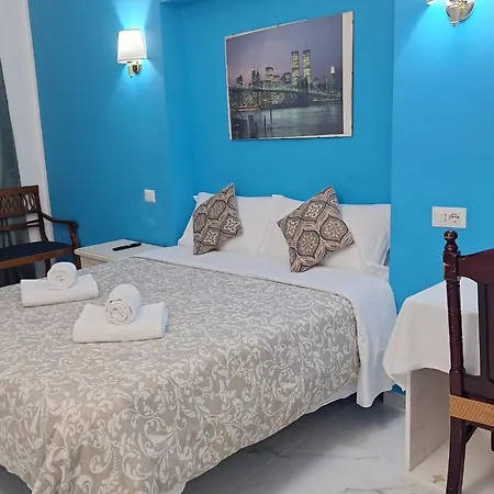 Relax On 247 Hostel *