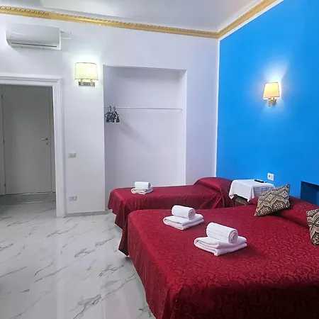 Relax On 247 Hostel *