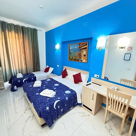 Relax On 247 Hostel *