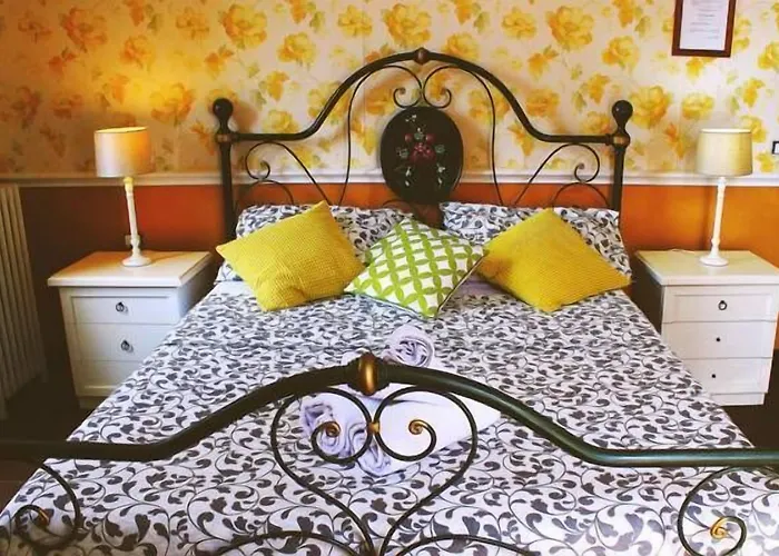 بيت شباب Relax On 247 *