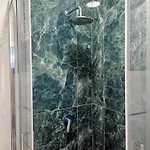 Relax On 247 Хостел *