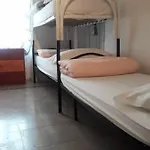 Relax On 247 Хостел Рим
