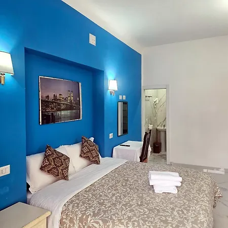 Relax On 247 Hostel *