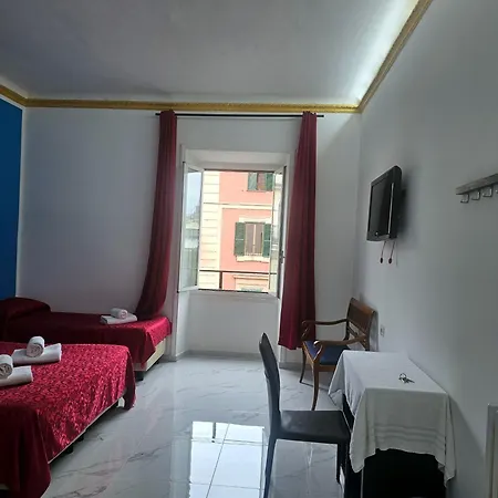 Relax On 247 Hostel *